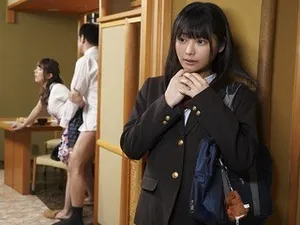 Búp bê mới lớn cướp người chồng của mẹ